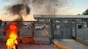 Los trabajadores de Fate realizaron una asamblea dentro del predio y denunciaron que la planta sigue cerrada