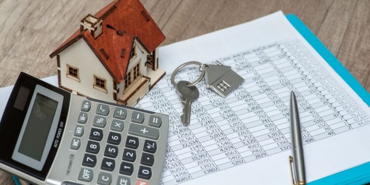 Análisis de Créditos Hipotecarios: Comparativa de Cuotas y Tasas para un Préstamo de USD 100 mil a 20 Años