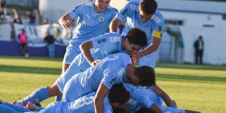 Deportivo Riestra se enfrenta a Montevideo City Torque en la Copa Sudamericana