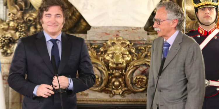 Mario Lugones mostró la producción de un nuevo repelente: “Empresas eligen a la Argentina”.