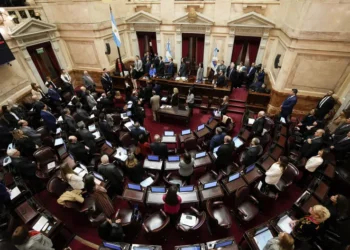 El Gobierno busca revitalizar el Congreso con el respaldo de gobernadores y nuevas reformas
