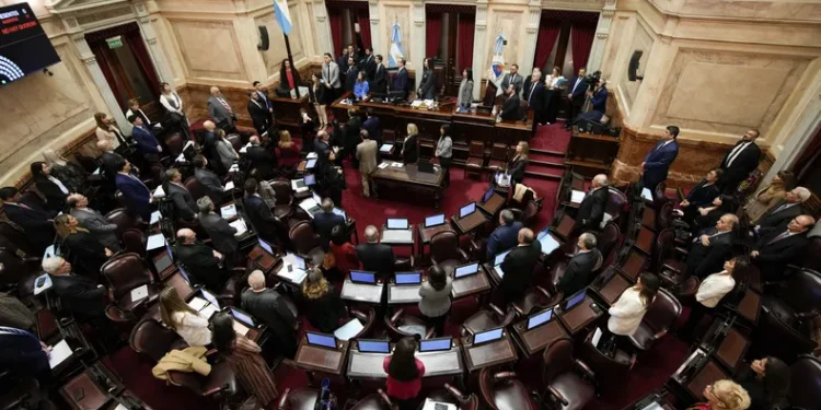 El Gobierno busca revitalizar el Congreso con el respaldo de gobernadores y nuevas reformas