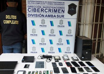 Docente detenido por sospechas de pedofilia en Monte Grande: captaba fotos de alumnas y su hija