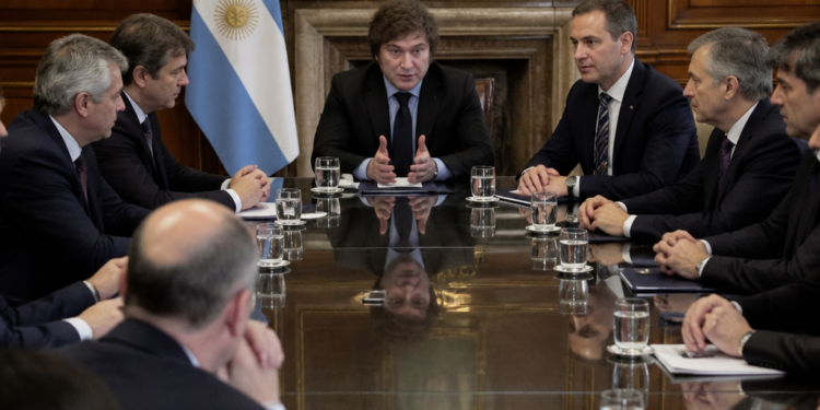 Javier Milei convoca al Gabinete para respaldar a Manuel Adorni y avanzar en el plan de reformas hacia 2026