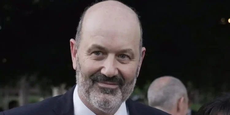Sturzenegger intensifica su conflicto con la ANMAT: razones detrás de su postura