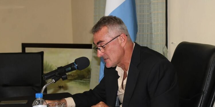 El intendente de Hernández considera vender terrenos municipales para cubrir aguinaldos
