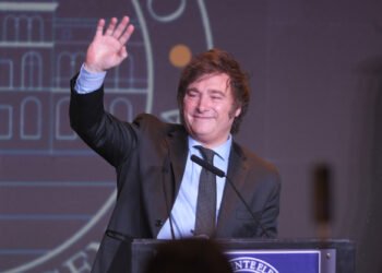 Milei arremete contra los medios tras las últimas revelaciones sobre Adorni