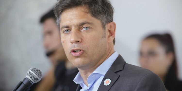 Un organismo estatal financió el viaje de Axel Kicillof y su equipo a la cumbre progresista en España
