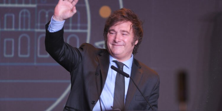 Milei arremete contra los medios tras las últimas revelaciones sobre Adorni