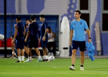 Un intendente de Misiones se vuelve popular por su asombroso parecido con Lionel Scaloni