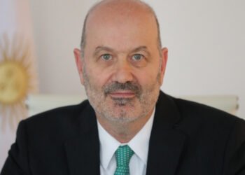 El Gobierno intensifica la desregulación en consumo e industria al derogar 58 normas económicas