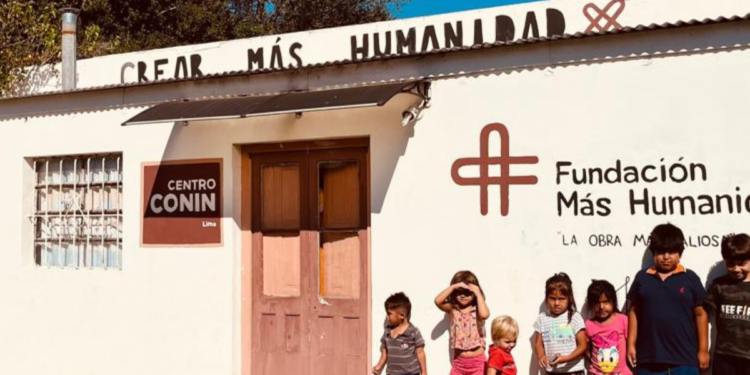 Arte y compromiso: la Fundación Más Humanidad celebra 15 años con una exposición solidaria