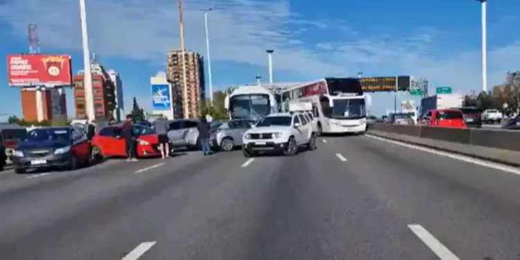 Accidente múltiple en Avenida General Paz: dos carriles bloqueados