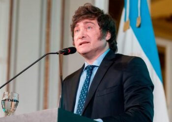 Javier Milei arremetió contra Florencia Peña tras sus erróneas declaraciones sobre el padre de Messi