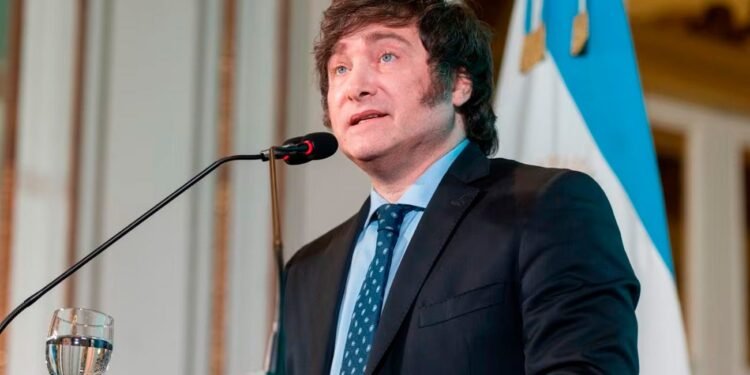 Javier Milei arremetió contra Florencia Peña tras sus erróneas declaraciones sobre el padre de Messi