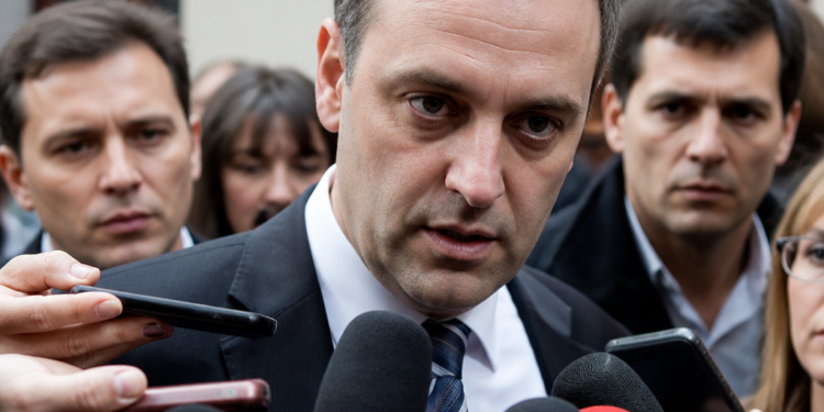 Reacciones de la oposición tras la defensa de Adorni sobre su aumento patrimonial