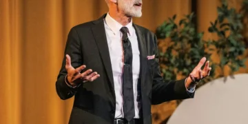 Arthur Brooks, catedrático de Harvard: “Las personas más felices son las que nunca dejan de aprender”