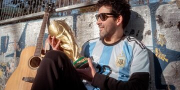 Un músico argentino persigue a Messi en EE.UU. con una canción dedicada