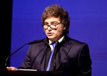 Milei critica al socialismo en Madrid en medio de denuncias de corrupción contra el gobierno de Sánchez