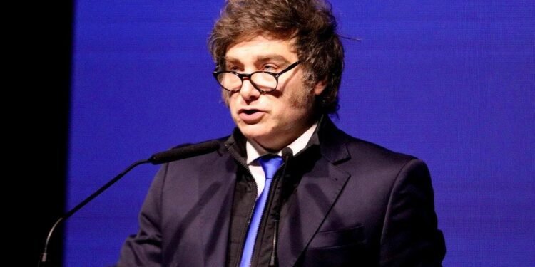 Milei critica al socialismo en Madrid en medio de denuncias de corrupción contra el gobierno de Sánchez