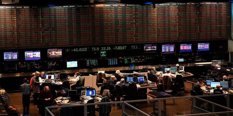 Tendencias en el mercado: Descenso en las acciones argentinas y aumento del riesgo país ante un entorno internacional desafiante
