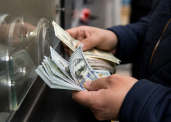 Cotización del dólar oficial y blue: detalles del mercado este jueves