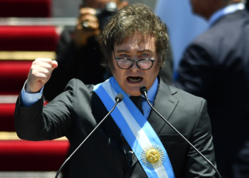 Encuesta reciente evalúa a 11 políticos: resultados negativos para todos, Milei en séptimo lugar