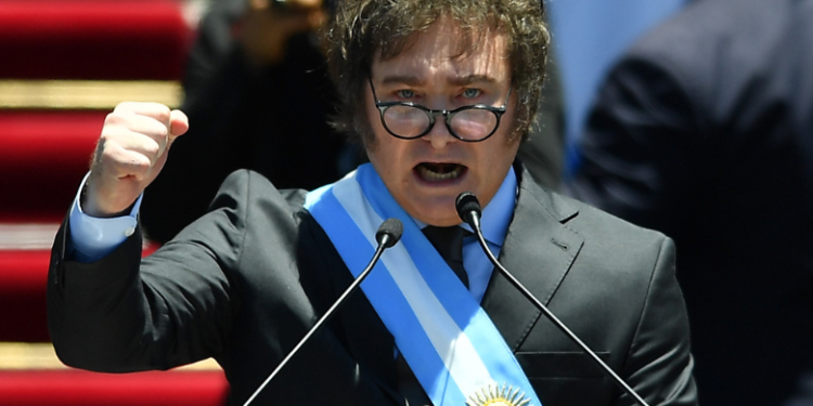 Encuesta reciente evalúa a 11 políticos: resultados negativos para todos, Milei en séptimo lugar