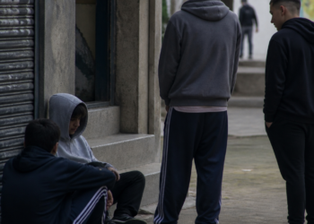 La UBA revela que casi la mitad de los jóvenes argentinos enfrenta vulnerabilidad social
