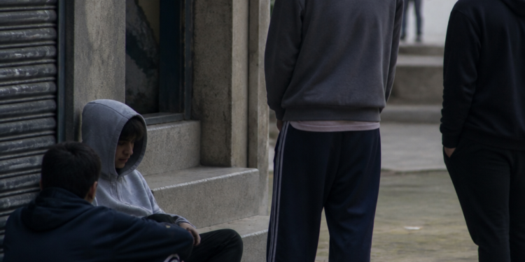 La UBA revela que casi la mitad de los jóvenes argentinos enfrenta vulnerabilidad social