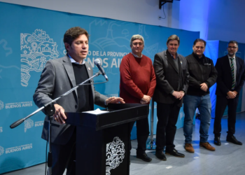 Kicillof criticó la política económica de Milei en San Cayetano