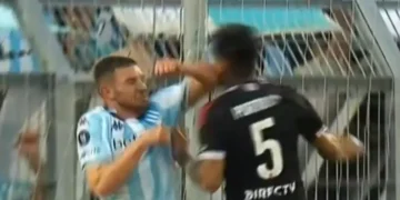 La expulsión de Maravilla Martínez en el partido entre Racing y Argentinos: un gesto que generó controversia