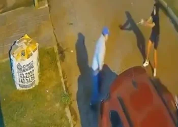 Un oficial de la Policía Bonaerense repelió un asalto y dejó a dos motochorros heridos: eran padre e hijo