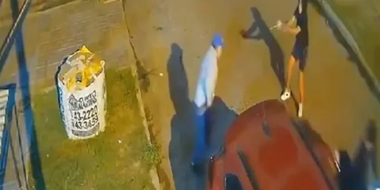 Un oficial de la Policía Bonaerense repelió un asalto y dejó a dos motochorros heridos: eran padre e hijo