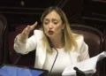 Anabel Fernández Sagasti solicita participar de forma virtual en la sesión sobre la Ley de Tierras debido a su embarazo