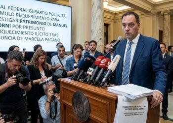 La fiscalía solicita a Manuel Adorni que justifique su patrimonio tras identificar irregularidades