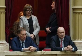 Conflictos internos y críticas previas a la reunión política del Gobierno
