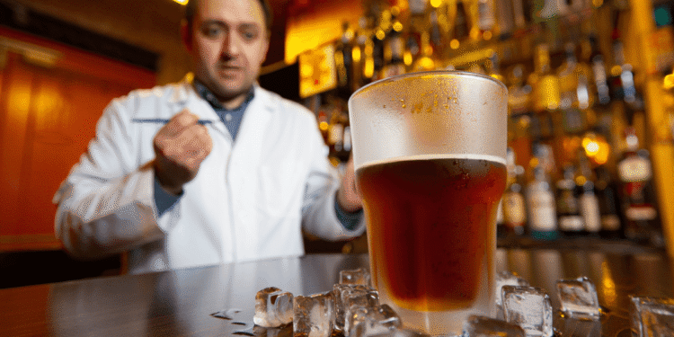 Un experto revela cuál bebida alcohólica genera más resaca y el impacto del color