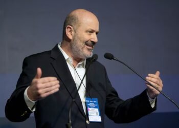Tras el desafío en el Senado, Federico Sturzenegger se incorpora a la mesa política