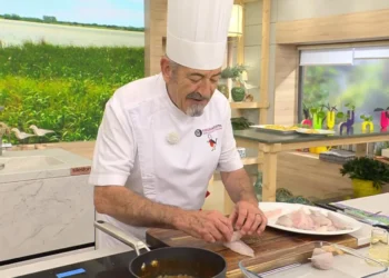 Karlos Arguiñano, chef de 77 años, comparte su rutina diaria: “Me levanto a las 6:30, desayuno café con leche, pan con aceite de oliva y fruta y camino 10 km”