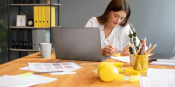 Caída de 241.000 empleos formales y una disminución del 40,5% en el poder adquisitivo desde noviembre de 2023