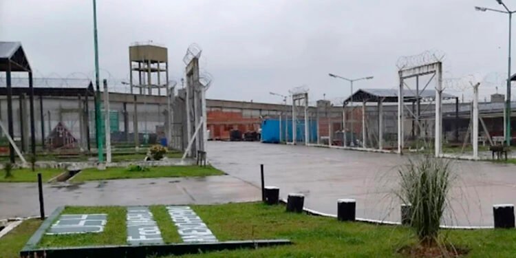 Denuncian a ex miembros de fuerzas de seguridad que están presos y a autoridades del Penal por presunto narcotráfico y extorsión