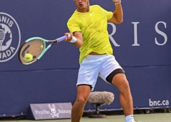 Mariano Navone amplía su temporada más exitosa con un valioso triunfo ante Valentin Vacherot en Canadá