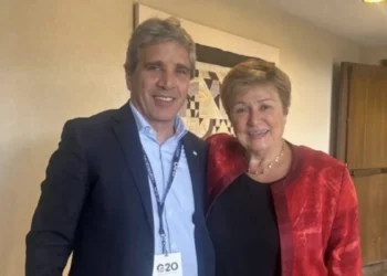 La gestión de Caputo: relaciones clave, apoyo del FMI y un salvataje significativo