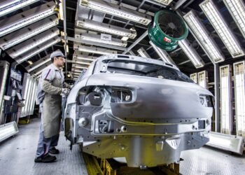 Caída en la producción automotriz nacional
