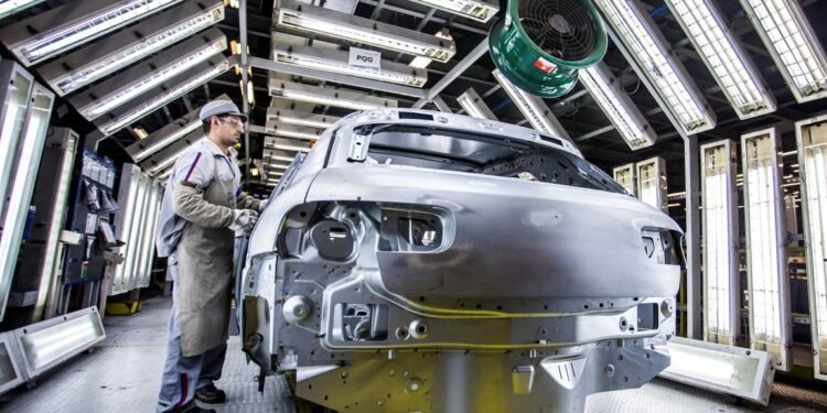 Caída en la producción automotriz nacional