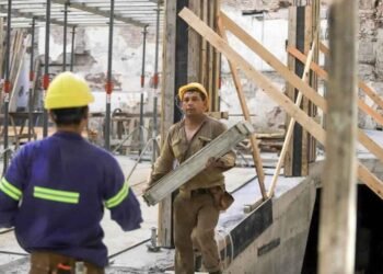 La construcción sigue en declive: disminuyó 4,5% en julio, según el INDEC