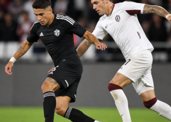 Deportivo Riestra enfrenta a Lanús en el Torneo Clausura 2026: horarios, formaciones y opciones de transmisión