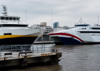 Conflicto entre Buquebus y Colonia Express por el trayecto Buenos Aires-Montevideo