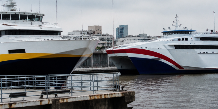Conflicto entre Buquebus y Colonia Express por el trayecto Buenos Aires-Montevideo